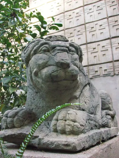 Photo 7: Detail · Millard House (2)