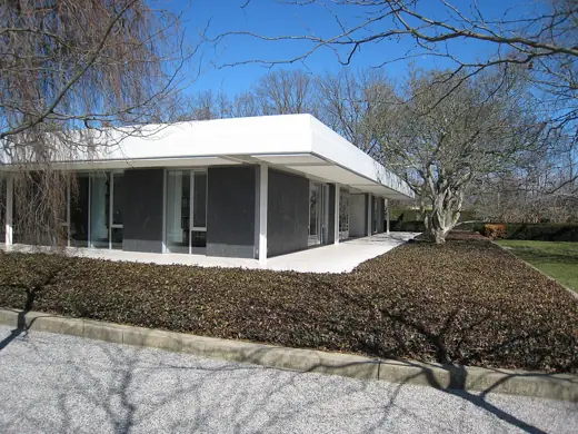 Photo 3: Exterior · Irwin Miller House