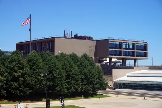 Photo 3: Exterior