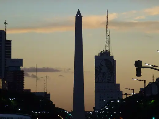 Photo 3: Exterior · Obelisco y Evita al atardecer