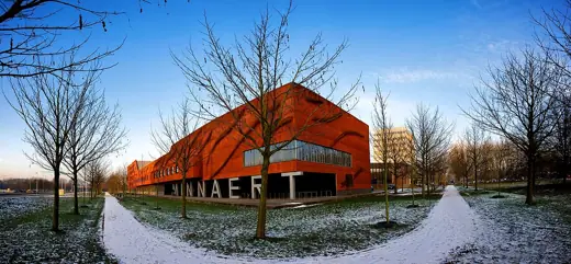 Photo 3: Exterior