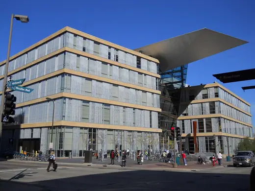 Photo 2: Exterior