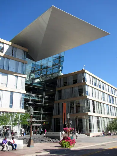 Photo 3: Exterior
