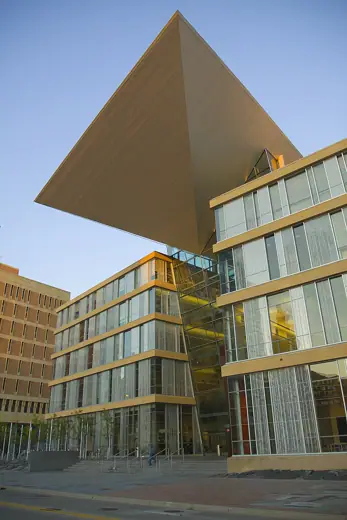 Photo 4: Exterior