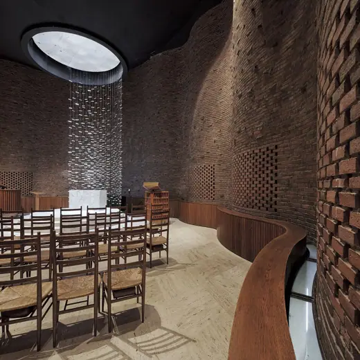 Photo 5: Interior · Eero Saarinen - MIT Chapel