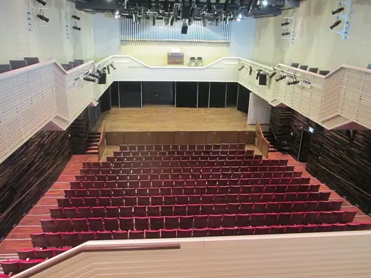 Photo 4: Exterior