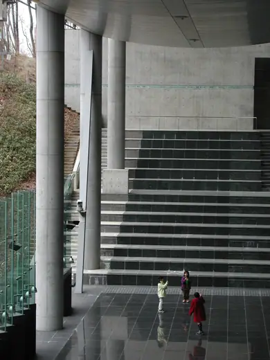 Photo 3: Exterior