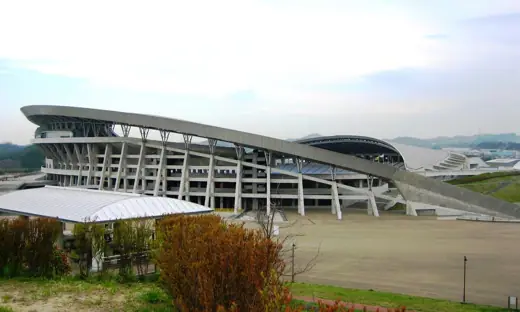 Photo 3: Exterior
