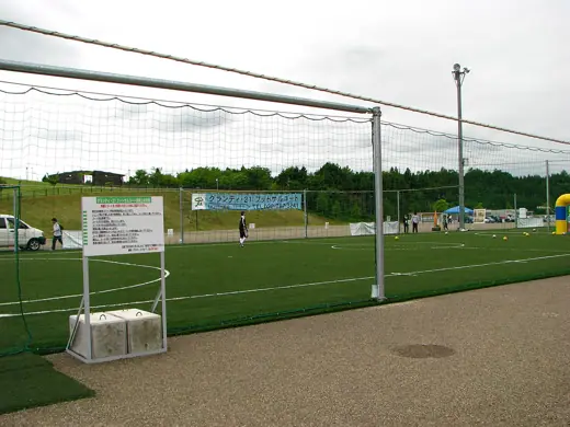 Photo 4: Exterior