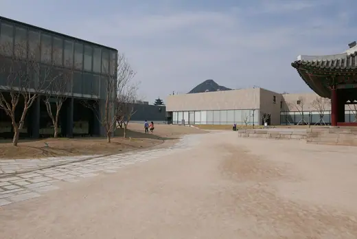Photo 2: Exterior