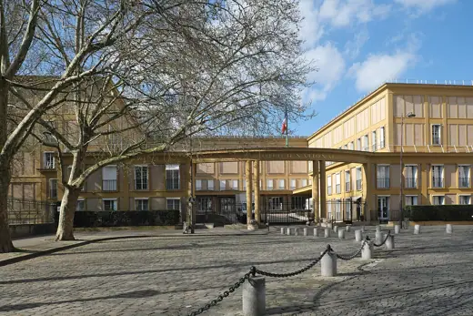 Photo 3: Exterior · Mobilier national, Rue Berbier-du-Mets, im 13