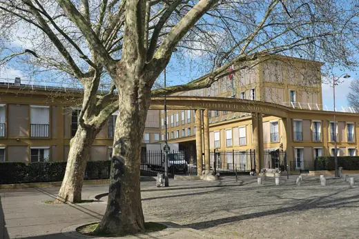 Photo 4: Exterior · Mobilier national, Rue Berbier-du-Mets, im 13