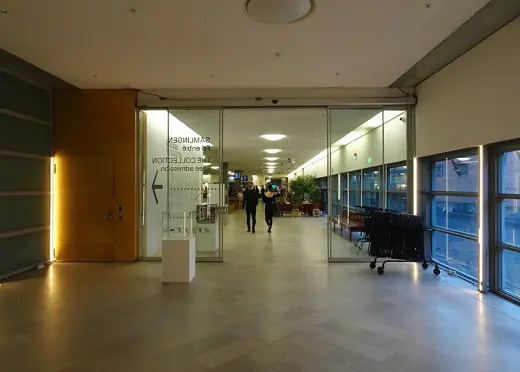 Photo 5: Interior · Moderna museet, entréhall