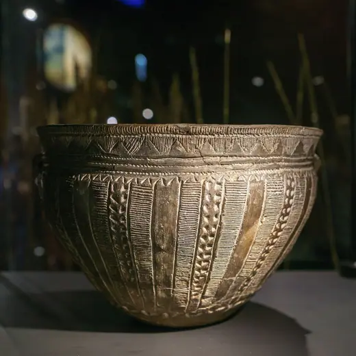 Photo 5: Interior · Stone age clay pot,