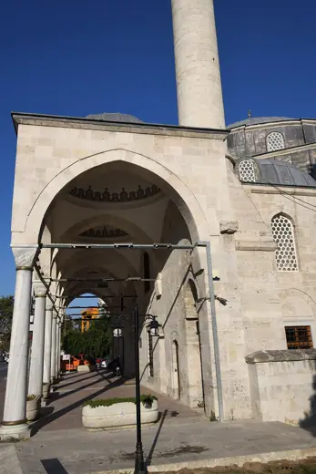 Photo 2: Exterior