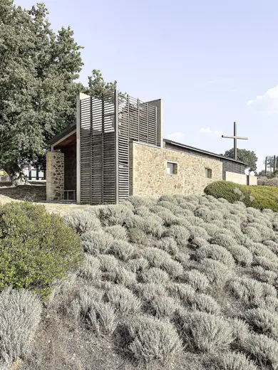 Photo 3: Exterior