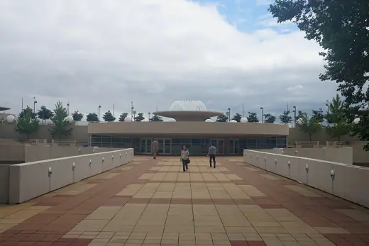 Photo 2: Exterior