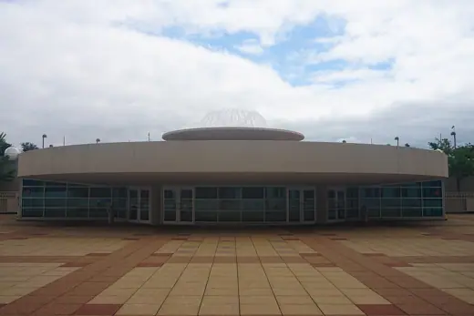 Photo 3: Exterior
