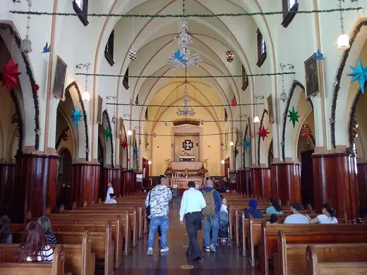 Photo 4: Interior · Basílica Santuario del Señor Caído de Monserrate