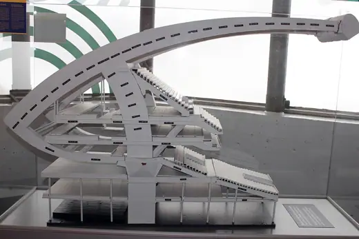 Photo 7: Model · Maquette du stade olympique représentant une section de la structure entre deux consoles