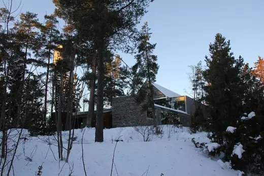 Photo 3: Exterior