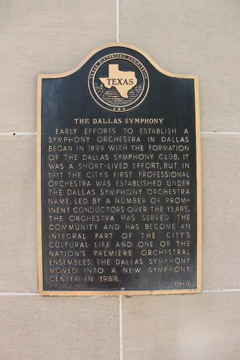Photo 2: Exterior