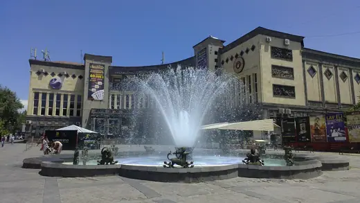 Photo 1: Exterior