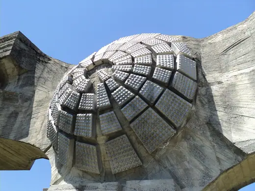 Photo 3: Exterior · Detalj sa spomenika revolucije u Podgariću
