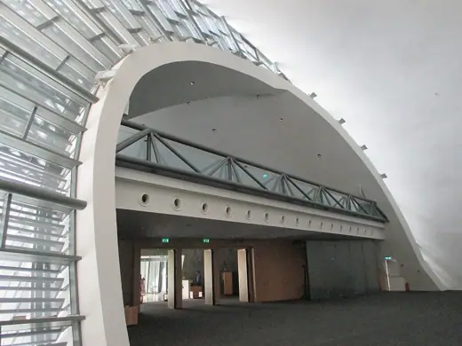 Photo 4: Interior