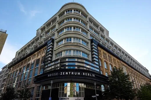 Photo 1: Exterior