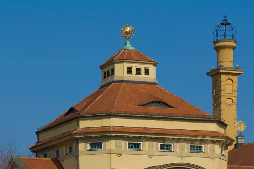 Photo 4: Exterior