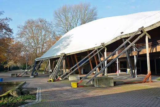 Photo 4: Interior · Multi hall, Herzogenried park, Mannheim (Germany), with supports at the roof edge