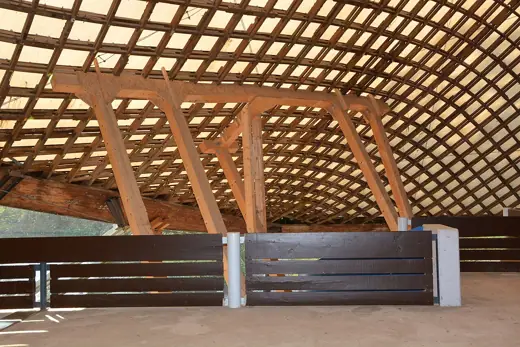 Photo 5: Interior · Multi hall, Herzogenried park, Mannheim (Germany), supports at the roof edge