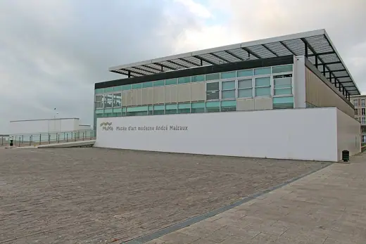 Photo 3: Exterior