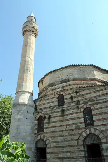 Photo 3: Exterior
