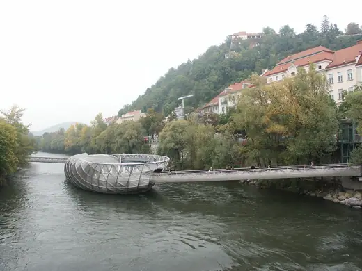 Photo 3: Exterior · Pohľad po na Aiola Island a rieku Mur z diaľky