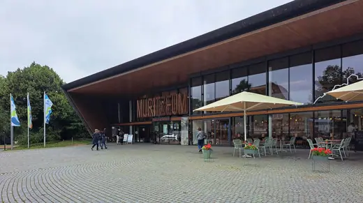 Photo 1: Exterior