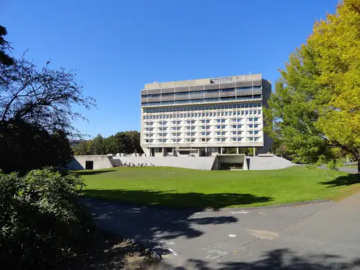 Photo 2: Exterior · Murray D
