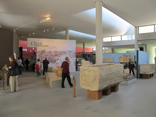 Photo 4: Exterior · arles 2010