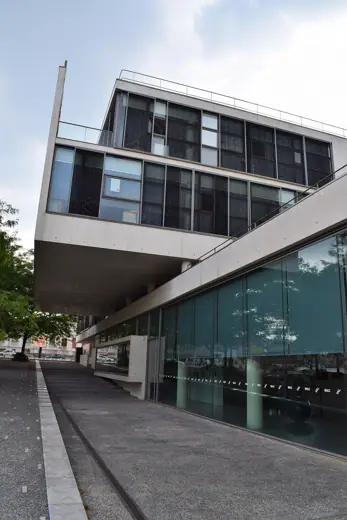 Photo 2: Exterior