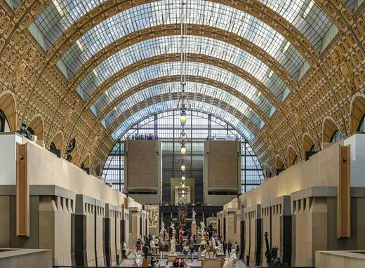 Photo 5: Interior · Musée d'Orsay - Vue intérieure de l'allée centrale et du splendide plafond 1900
