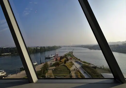 Photo 5: Interior · Au sud, le confluent Rhône-Saône
