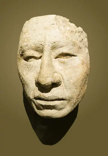 Photo 6: Detail · Sculpture of a maya face