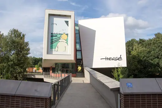 Photo 3: Exterior · Vue du Musée Hergé depuis la dalle