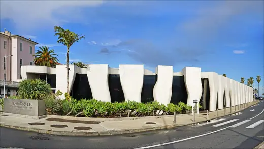 Photo 3: Exterior