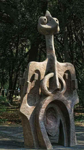 Photo 2: Exterior · Skulpturen im Aussenbereich des Museo de Arte Moderno (MAM)