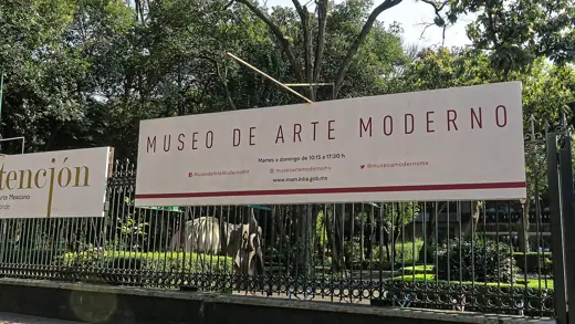 Photo 3: Exterior · Skulpturen im Aussenbereich des Museo de Arte Moderno (MAM)
