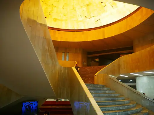 Photo 4: Exterior · Escalera y domo del Museo de Arte Moderno en la Ciudad de México