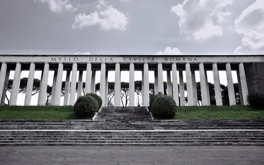 Photo 2: Exterior