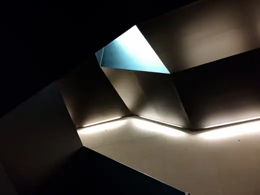 Photo 6: Interior · Museo Jumex, escalera